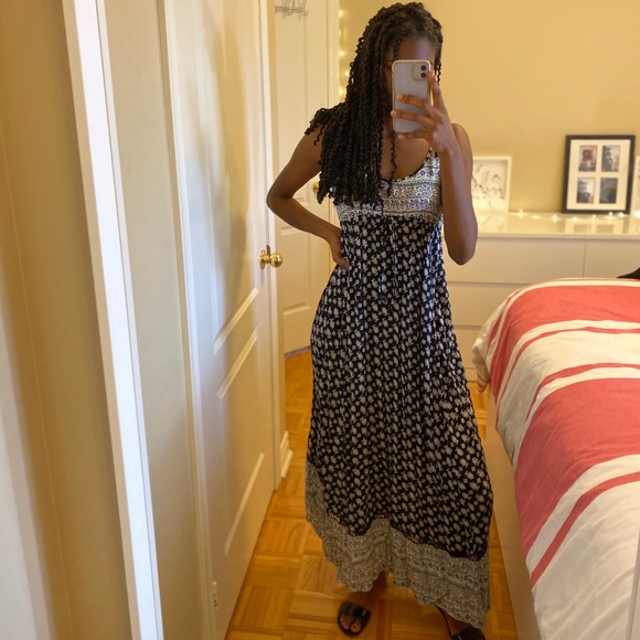 AE V-neck Maxi Dress - Picture 3 of 9